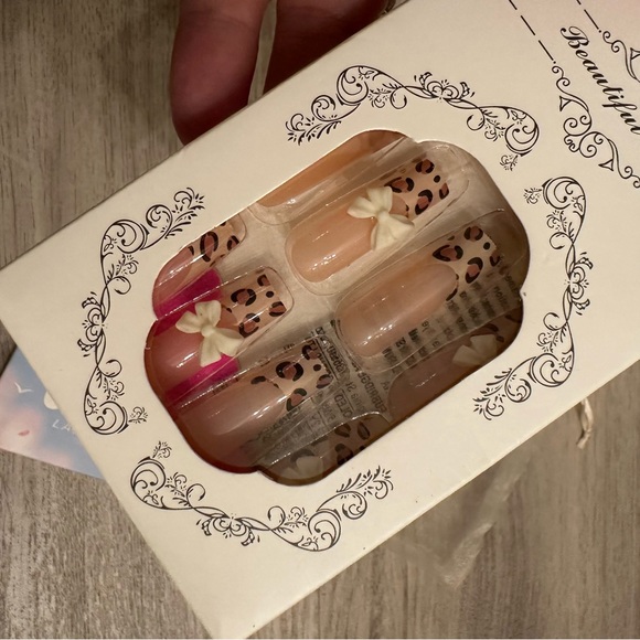 NEW❗️Doe Lashes and Beautiful Bow Animal Print Nail Set - Picture 4 of 4